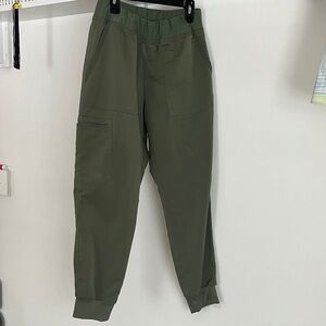Women's Olive Green Cropped Pants